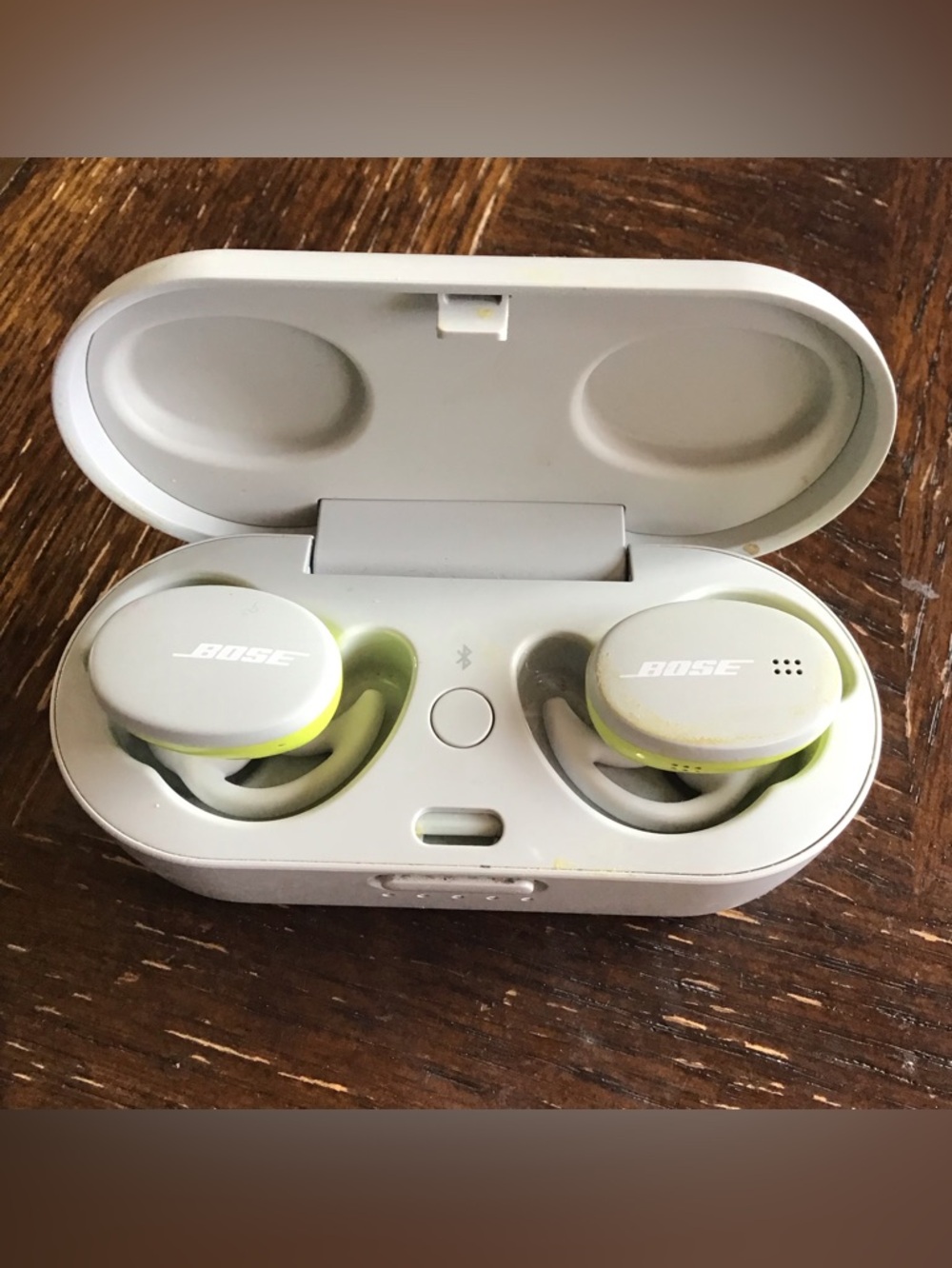Bose Sport Earbuds in Glacier White